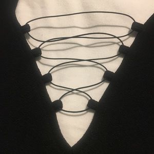 Cross cross detailed neck!